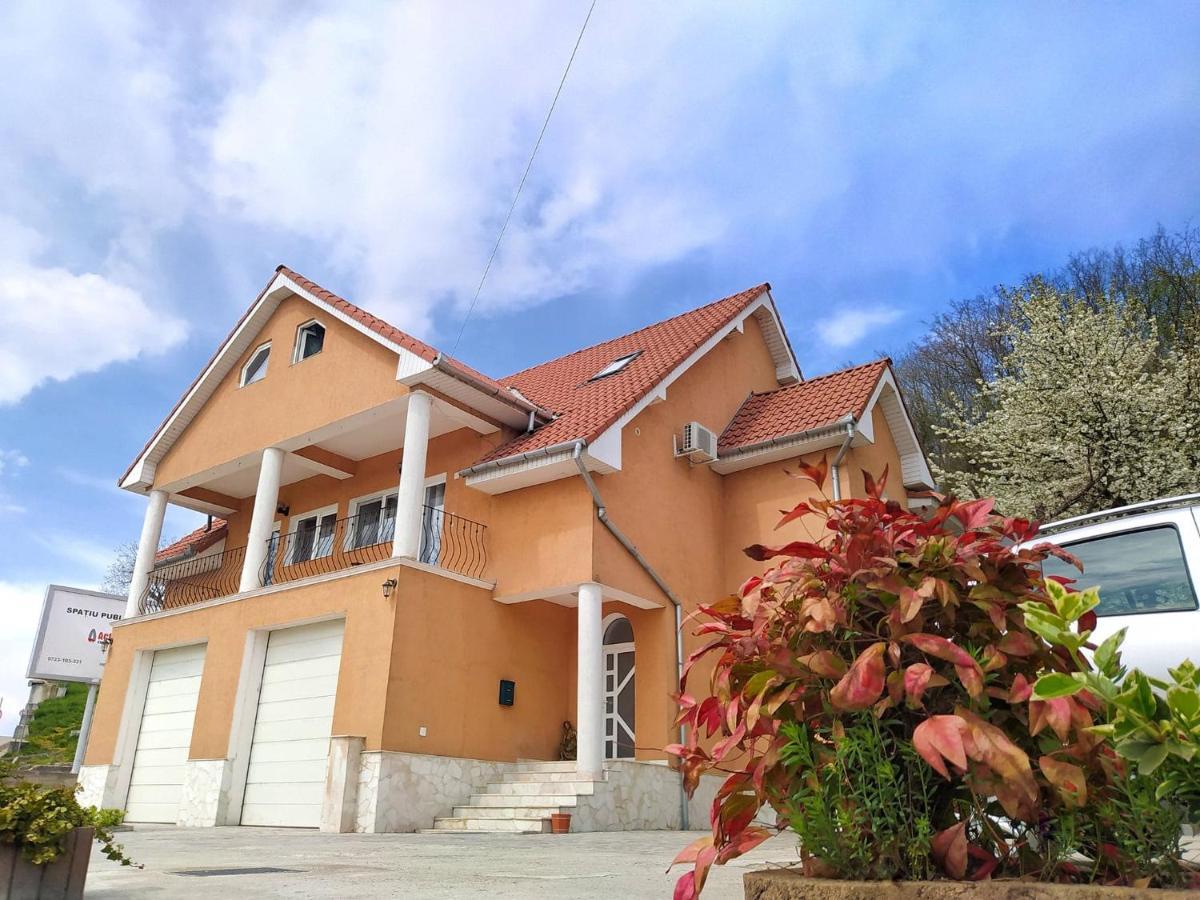 Hotel Hillside Oradea Exteriér fotografie